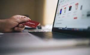 Digital Marketing’s Impact on Marine Dealerships-blog image of online shopping