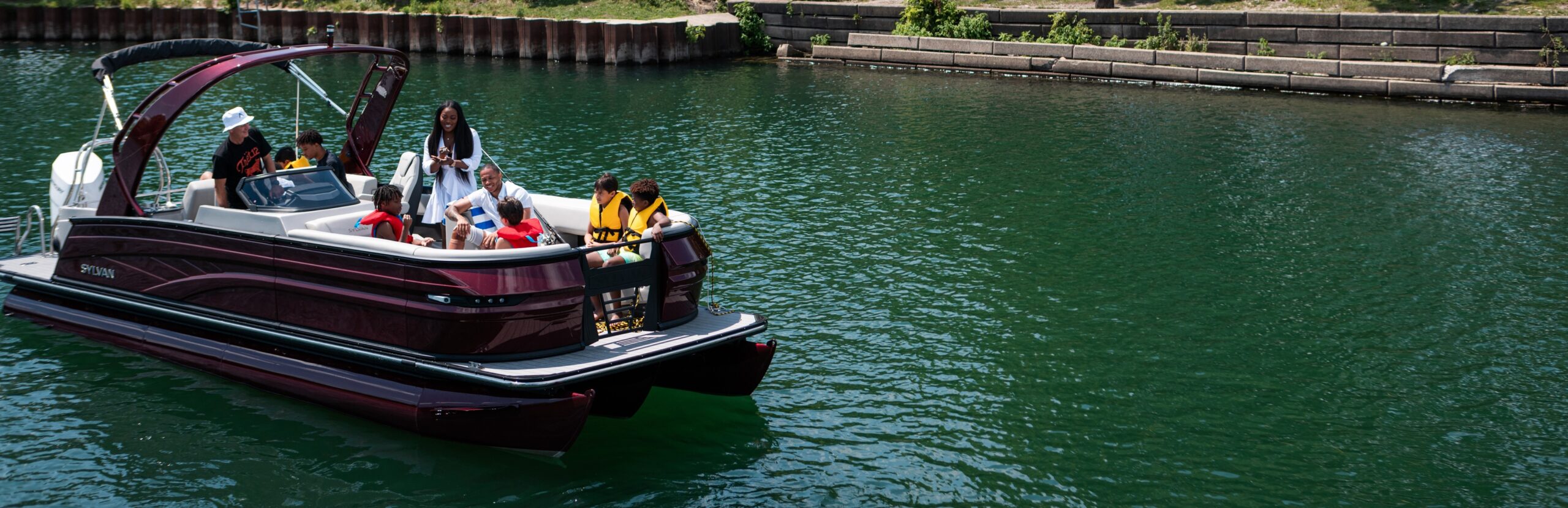 Discover Boating family and friends on pontoon boat